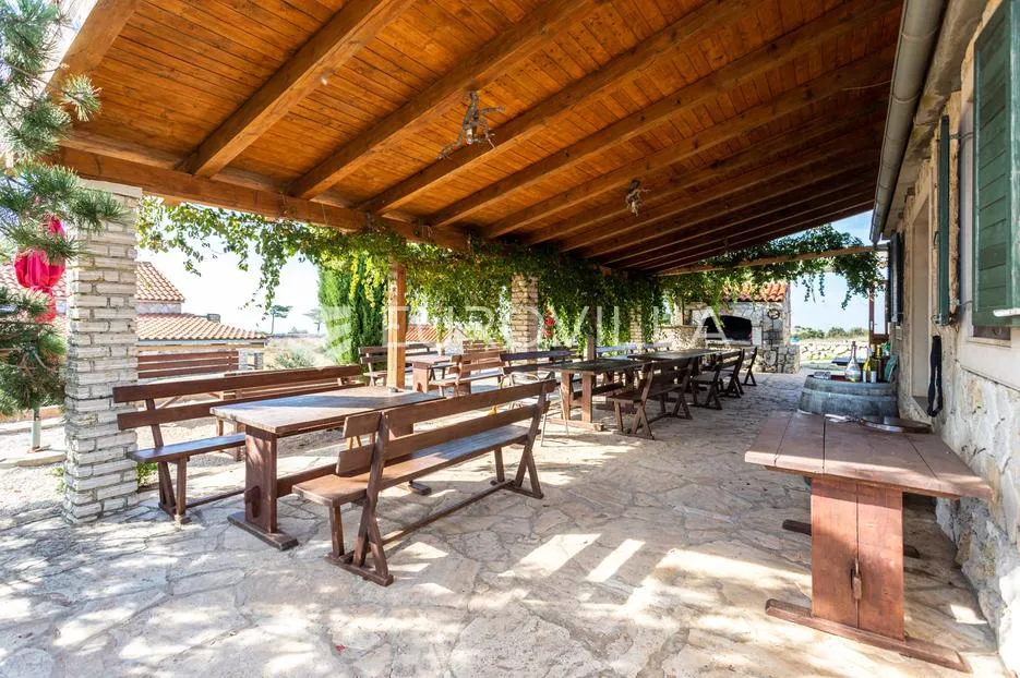 hvar, veliko lijepo imanje s tri kuće na parceli od 32500 m2 - slika 15