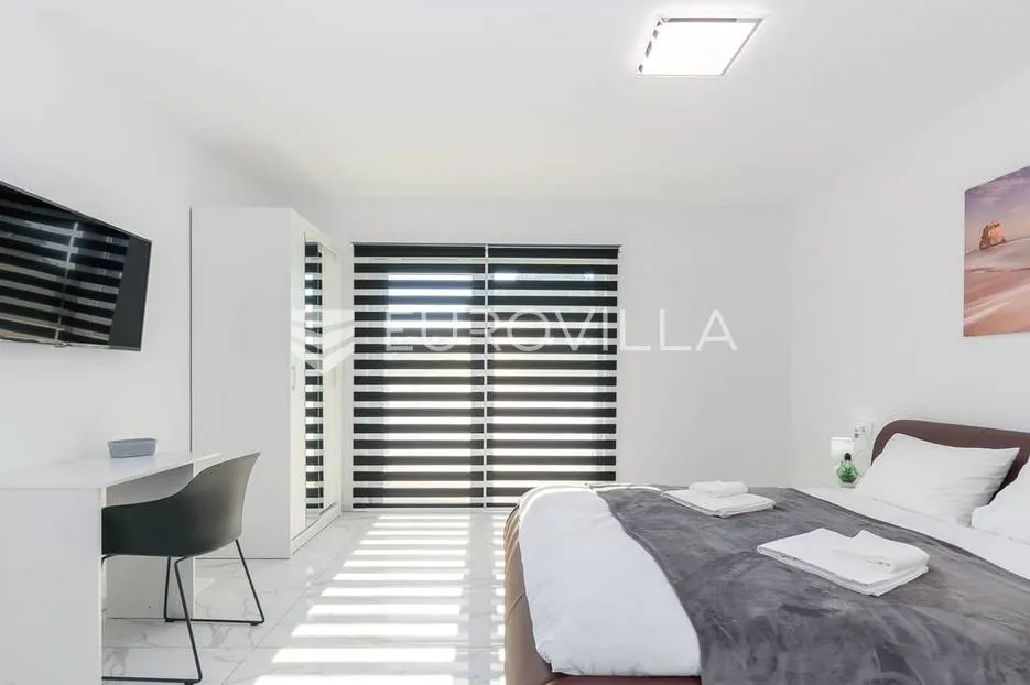 istra, juršići - prekrasna i moderna kuća 243 m2, bazen 40 m2, jacuzzi - slika 40