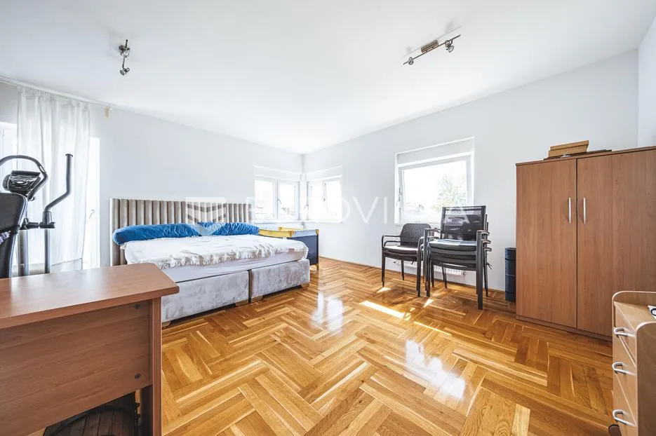 zagreb, gornji bukovac, prekrasan četverosoban stan s garažom, parking, 144 m² - slika 12