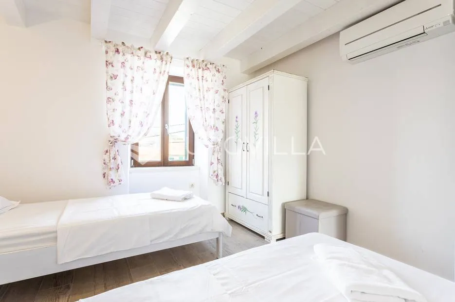 hvar, vrbanj, renovirana kamena kuća - slika 22