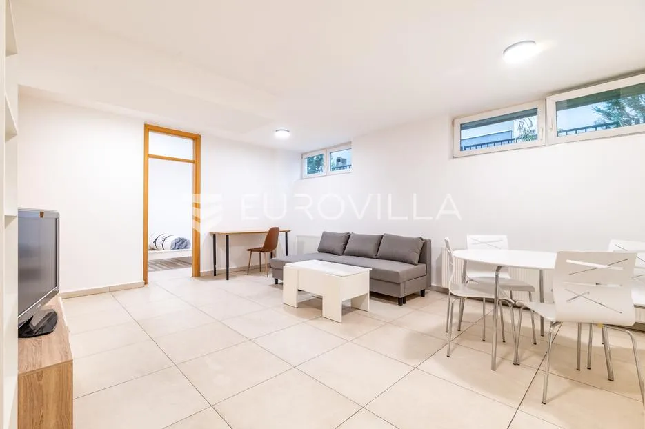 zagreb, jarun funkcionalan trosoban stan u suterenu 65 m² - slika 2