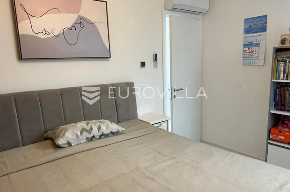 istra, novigrad – moderan stan s panoramskim pogledom na more i prostranom krovnom terasom - slika 21