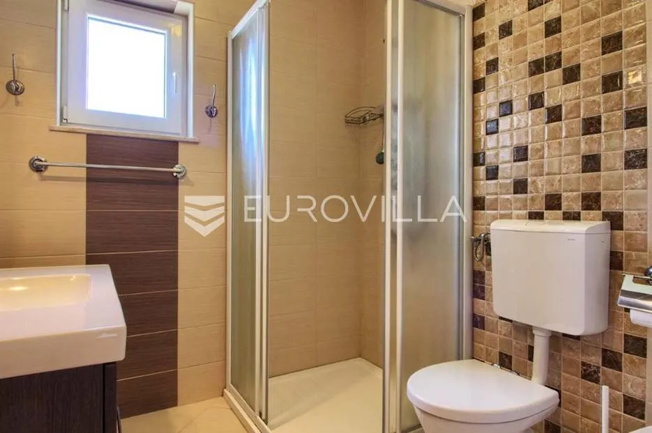 medulin, velika samostojeća kuća 360 m² s bazenom - slika 8