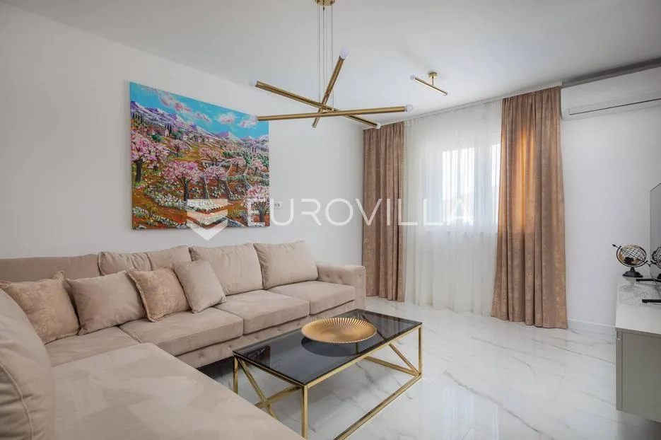 trogir, marina, namješten dvosoban stan studio apartman, prvi red do mora - slika 6