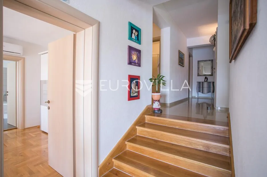 trogir - plano, kuća s bazenom na mirnoj lokaciji - slika 16