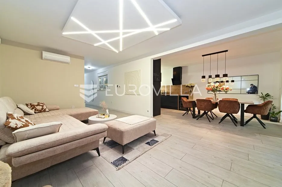 osijek, donji grad, prodaje se četverosoban stan površine 120 m² - slika 17