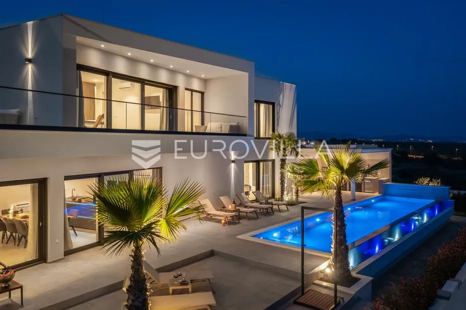 vodice, moderna vila s bazenom i pogledom na more, 332,92 m² - slika 34