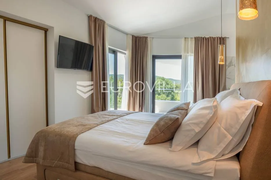 šibenik, prekrasna villa s bazenom i košarkaškim igralištem - slika 45