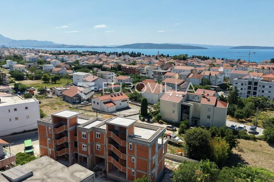 kaštel lukšić, trosoban penthouse s krovnom terasom i dva parkirna mjesta - slika 12