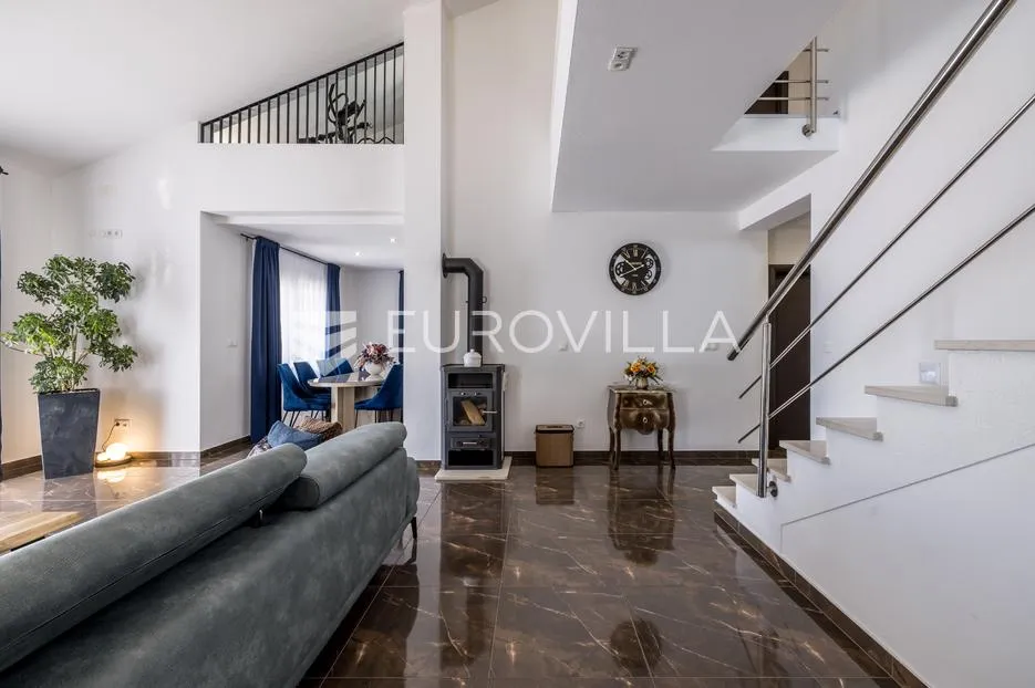 kaštel stari, atraktivna kuća s bazenom na mirnoj lokaciji - slika 22