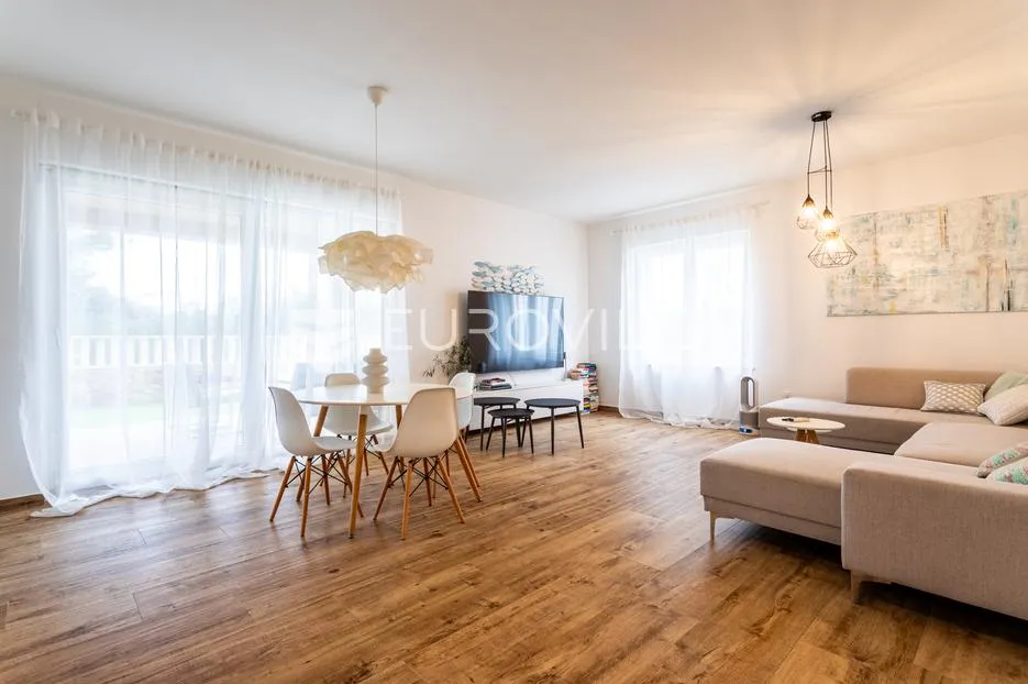 betina, prekrasan trosoban stan s bazenom i pogledom na more, 112,75 m² - slika 8