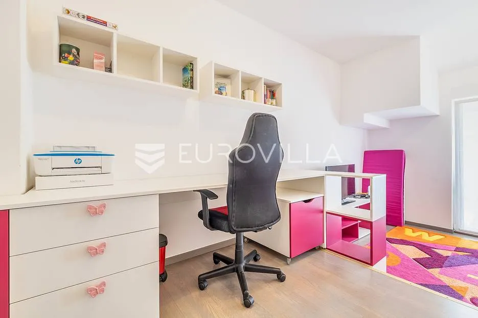 zagreb, jelekovići, prekrasna vila nkp 303,5 m2 na parceli 1786 m2 - slika 17