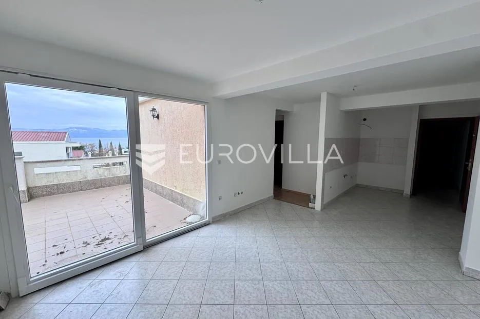 otok krk, njivice, četverosoban stan 79 m², terasa s pogledom na more - slika 1