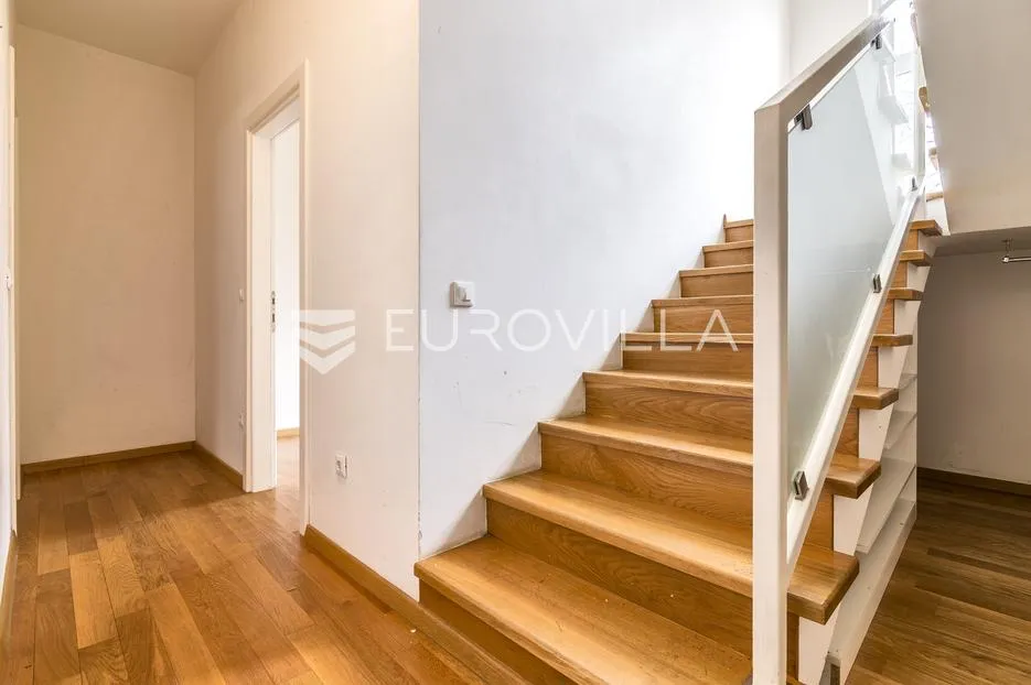 zagreb, vrapče, jačkovina, četverosoban dvoetažan stan 173 m² - slika 13