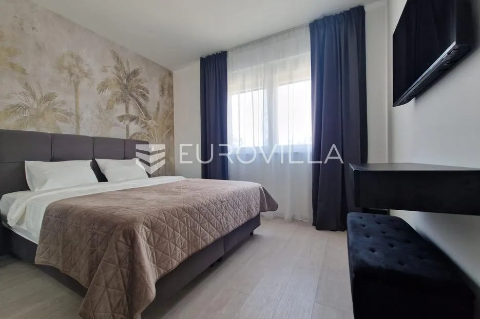 vir, predivna moderna vila s bazenom u centru mjesta, vrhunska lokacija, 450 m od mora - slika 47