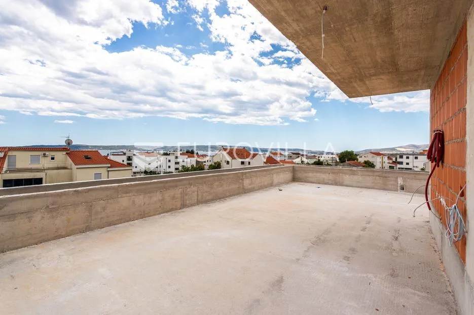 kaštel lukšić, trosoban penthouse s krovnom terasom i dva parkirna mjesta - slika 32