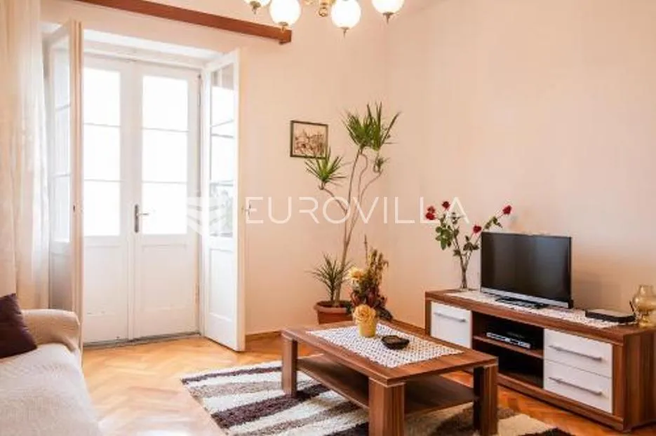 split, bačvice, dvosoban stan s dvorištem i pogledom na more - slika 3