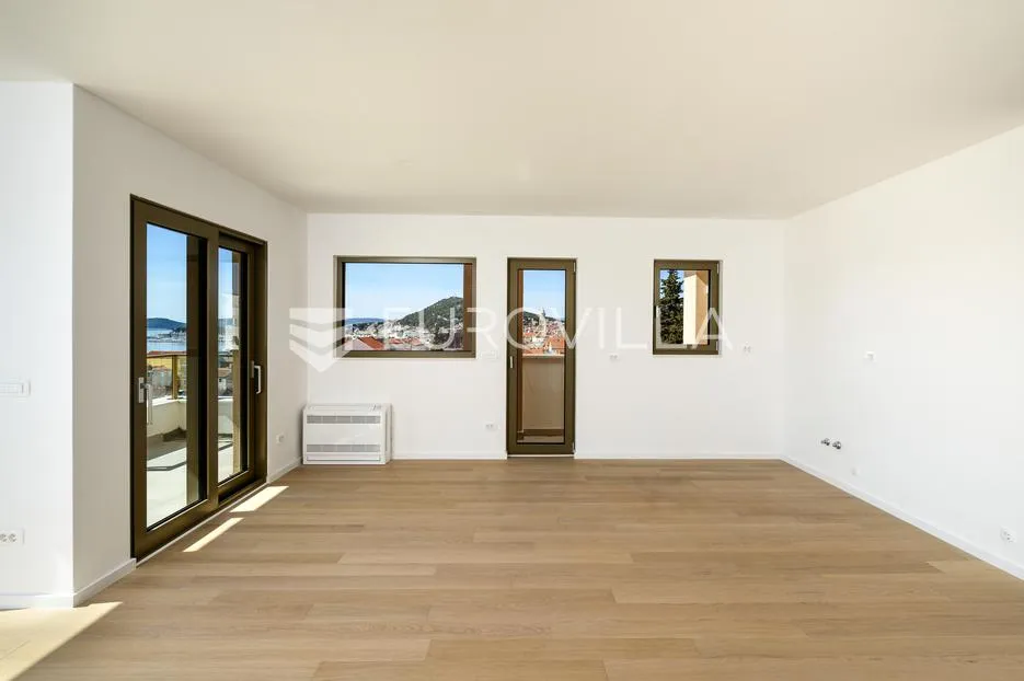 split, prekrasan penthouse s pogledom na more i grad - slika 15