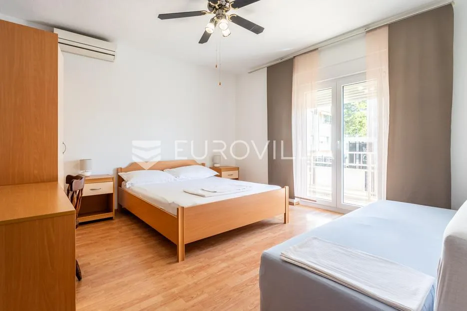 kaštel stari, komforan dvosoban stan u prvom redu do mora - slika 8