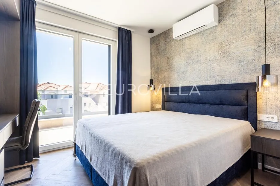 vodice, luksuzna vila s bazenom, novogradnja, parcela 480 m² - slika 26
