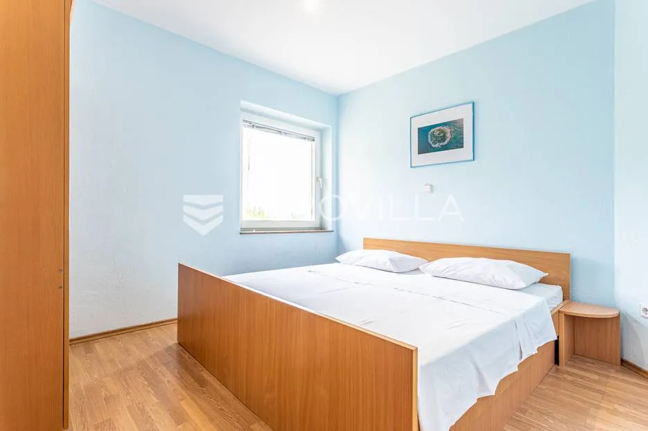 omiška rivijera- lokva rogoznica, apartmanska kuća s 8 stanova, udaljena 300 m od mora. - slika 26