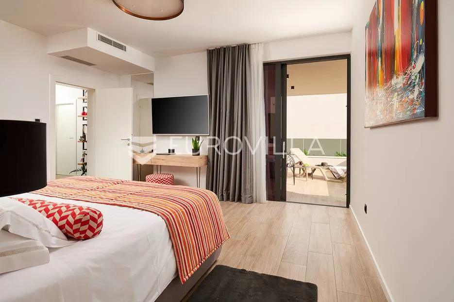 trogir - marina, luksuzna vila s unutarnjim bazenom - slika 34