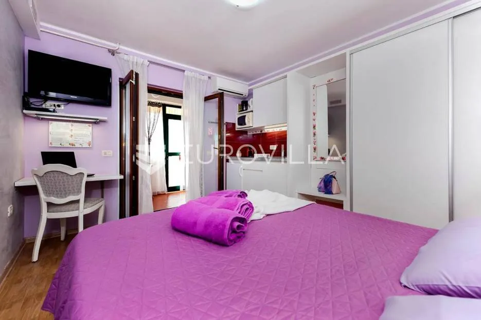 istra, rovinj, kuća 360 m2 s tri stana i zasebnom kućicom, izuzetna lokacija - slika 7