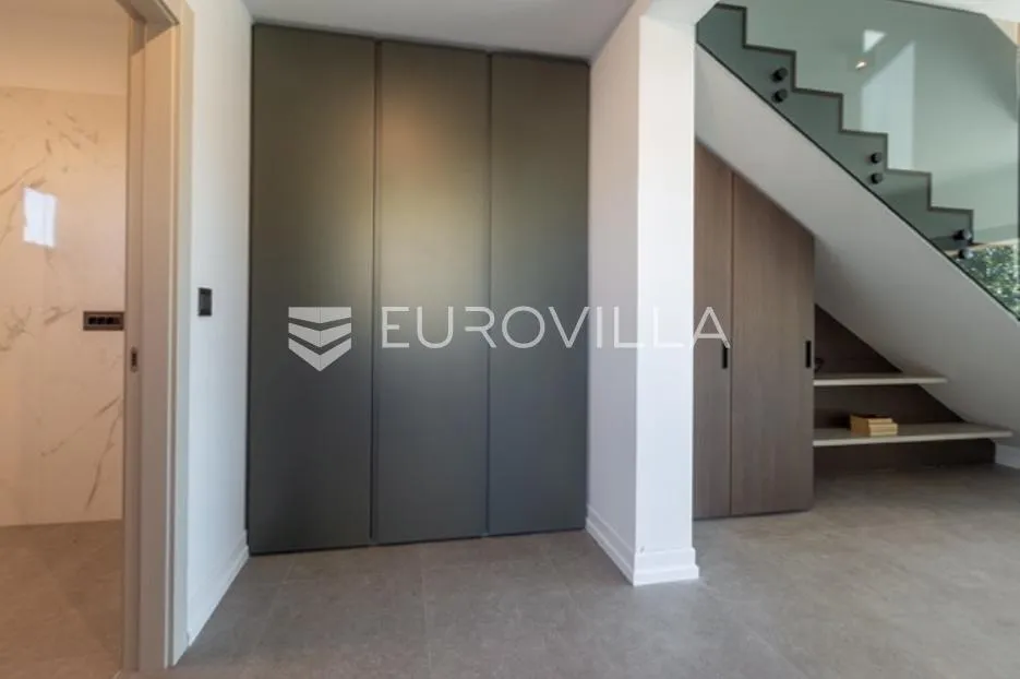 fažana, moderna vila 275 m² na velikoj besprijekornoj okućnici s grijanim bazenom - slika 12