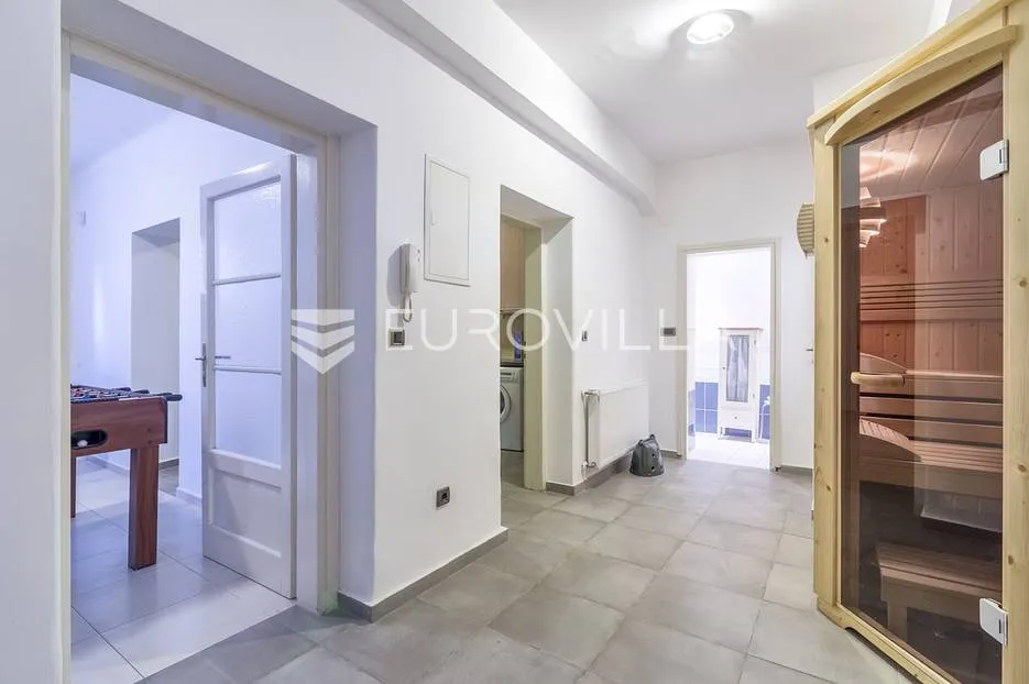 šalata prekrasna renovirana obiteljska vila 400 m² - slika 18