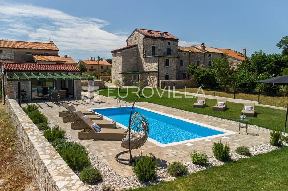 istra, umag, autentična istarska kamena kuća 260 m², okružena zelenilom, 1349 m² okućnice - slika 2