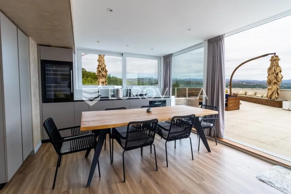 opatija, volosko, luksuzan penthaus 267 m², krovna terasa s jacuzzijem - slika 12