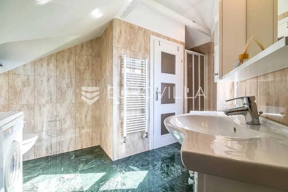samobor, centar prekrasna obiteljska kuća 760 m² na parceli 1000 m² - slika 23