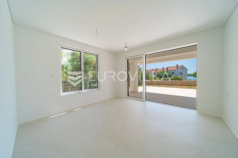 otok rab, barbat, moderan trosoban stan 107 m², privatni vrt - slika 10