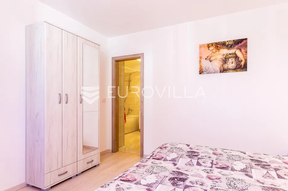 istra, medulin, velika samostojeća kuća sa 7 apartmana 100 m od mora - slika 34