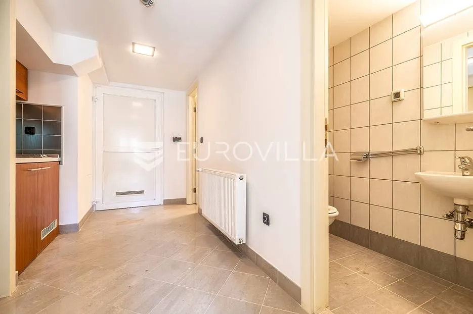 zagreb, trg bana jelačića, ekskluzivan ured 110 m² na 4. katu - slika 3