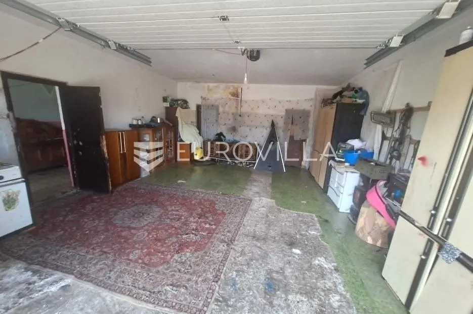 plaški, kuća 320 m², energetski obnovljena, mirna lokacija - slika 7