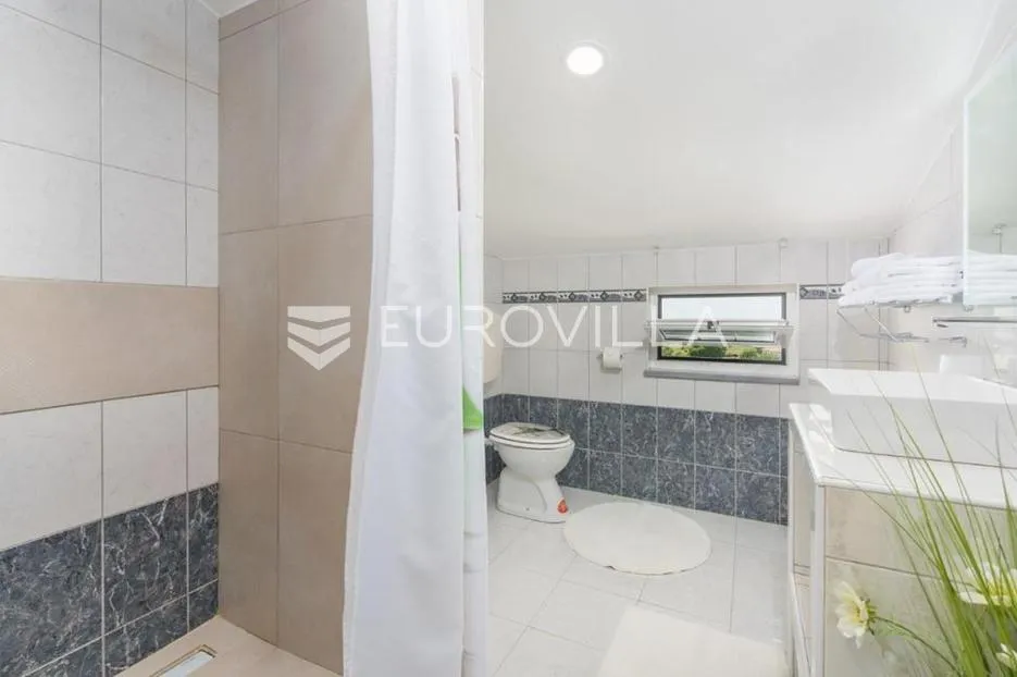 istra, okolica sv. lovreča, kuća s 6 spavaćih soba 380m2 s bazenom, teretanom i saunom - slika 16