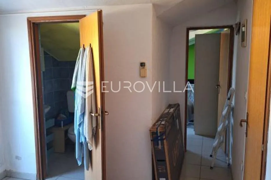 istra, rovinj, stan nkp 100 m2 podijeljen u dvije stambene jedinice na 300 metara od plaže - slika 3