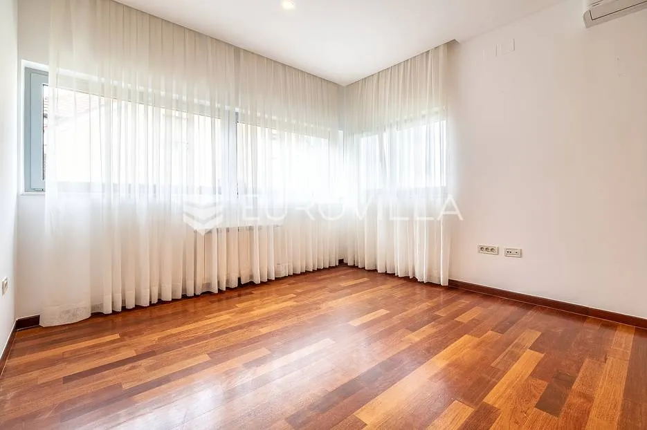 zagreb, šestine, prekrasna luksuzna vila s bazenom - slika 14
