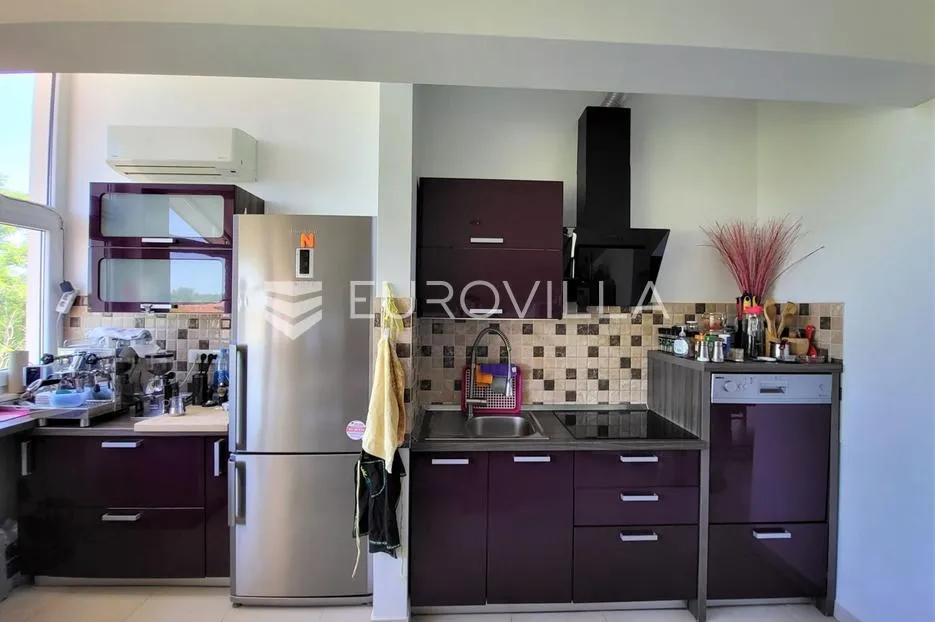 istra, okolica višnjana, apartmanska kuća 500 m² s bazenom i 4 stambene jedinice - slika 33
