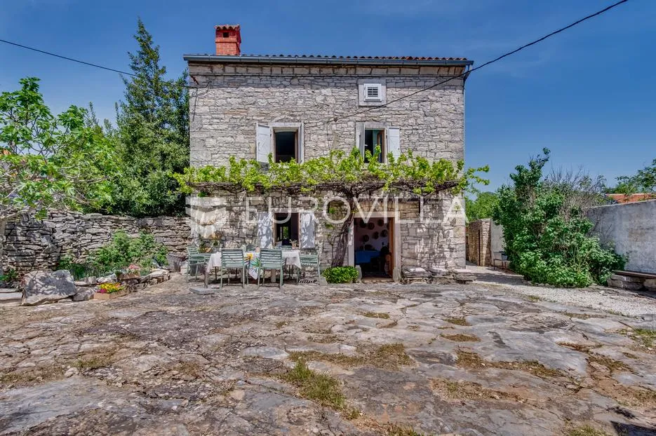 Istra, Svetvinčenat, imanje s dvije kamene kuće i okućnicom od 2.272 m² - Čabrunići, Svetvinčenat
