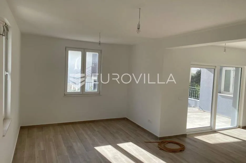bol, atraktivan trosoban apartman 87,67 m² s vrtom novogradnja - slika 2