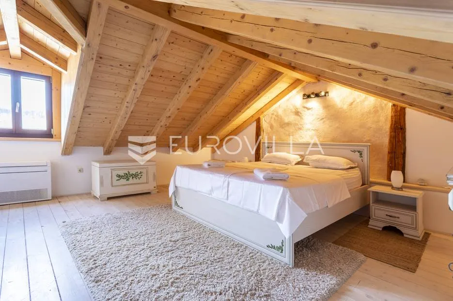 hvar, vrbanj, renovirana kamena kuća - slika 10