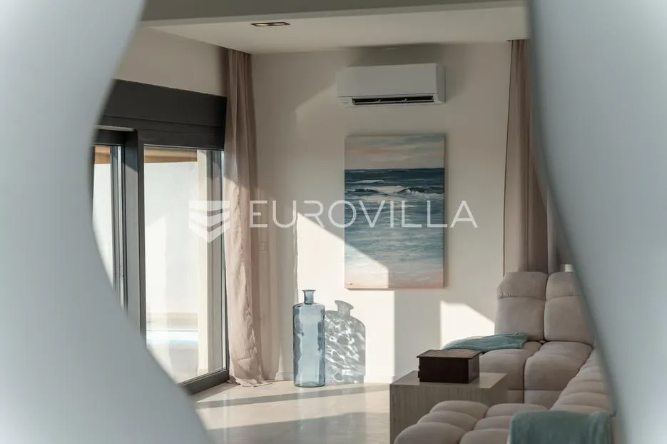 obrovac, maslenica, novogradnja prekrasna, moderno opremljena vila s bazenom i pogledom na more - slika 18
