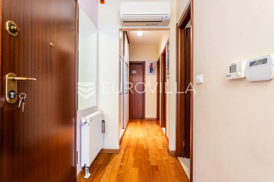 split, pazdigrad, prostran dvosoban stan 142 m² s garažom i uređenim dvorištem - slika 15
