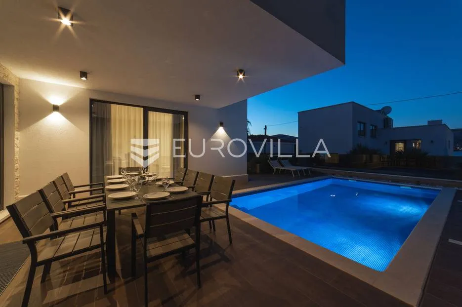 trogir, prekrasna luksuzna vila nadomak mora - slika 32