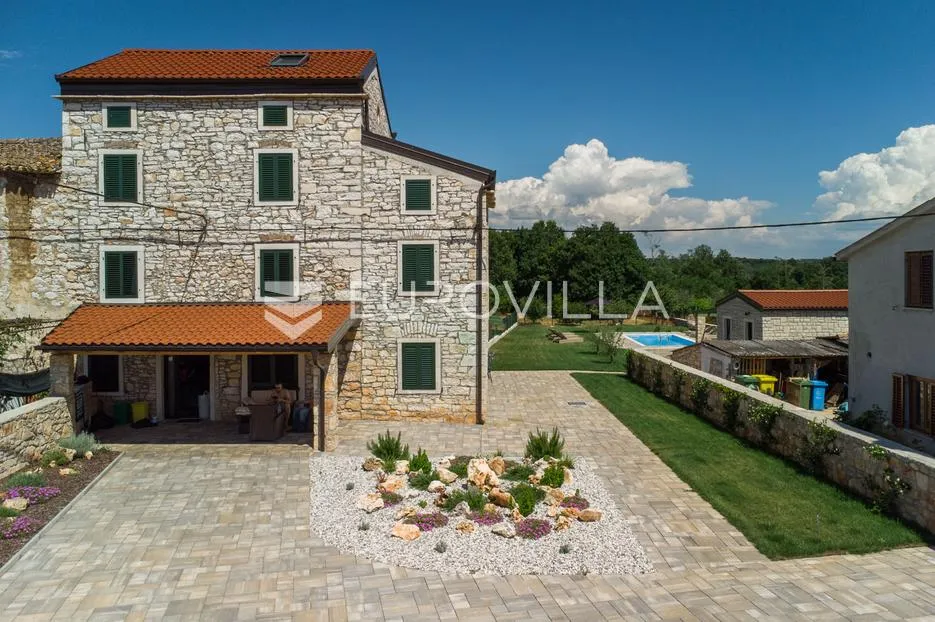 istra, umag, autentična istarska kamena kuća 260 m², okružena zelenilom, 1349 m² okućnice - slika 8