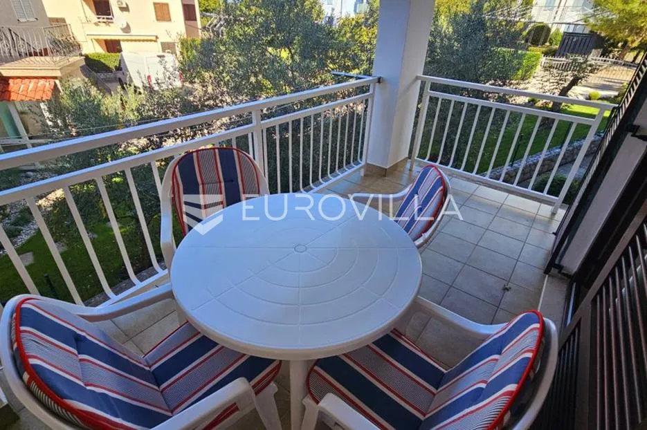 malinska, vantačići, jednosoban s dnevnim boravkom, balkonom i pogledom na more, odmah uz plažu - slika 6