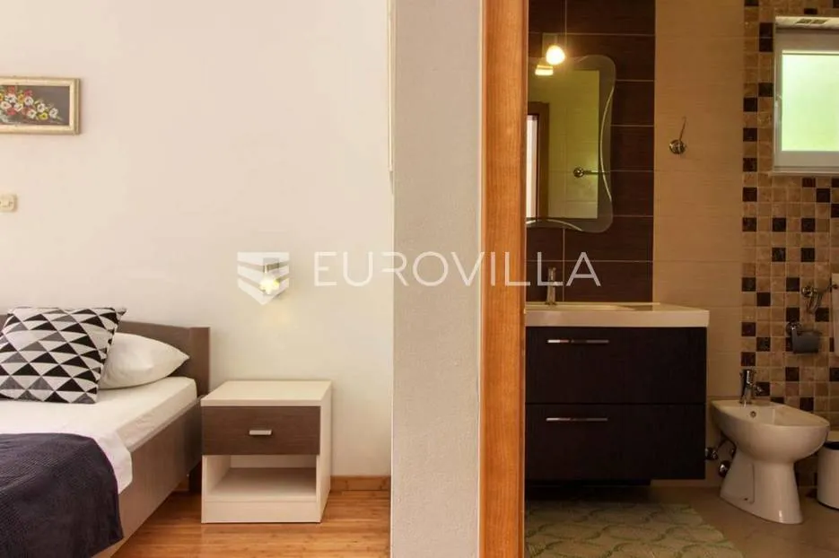 medulin, velika samostojeća kuća 360 m² s bazenom - slika 12