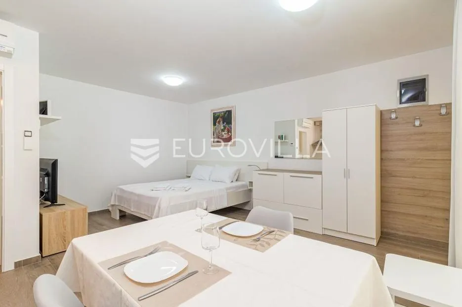 istra, ližnjan, moderan studio apartman za najam s terasom i parkingom - slika 4